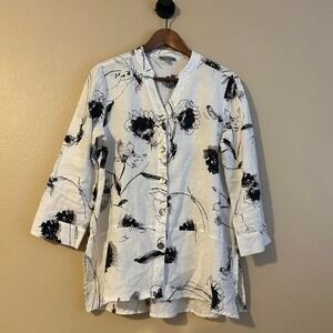 Habitat Clothes to live in Black and White Blouse Floral Button Up Size Small